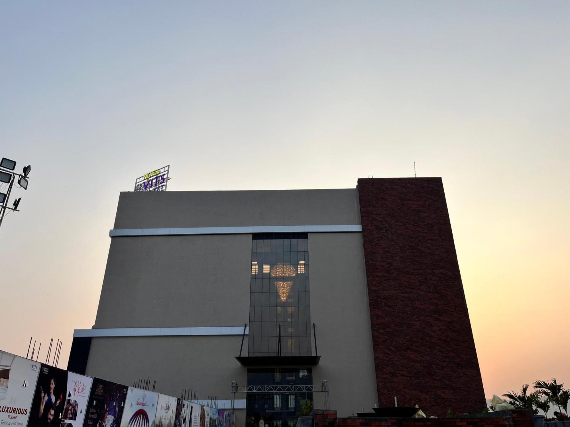 Hotel Vits Satyajeet Karād Zewnętrze zdjęcie