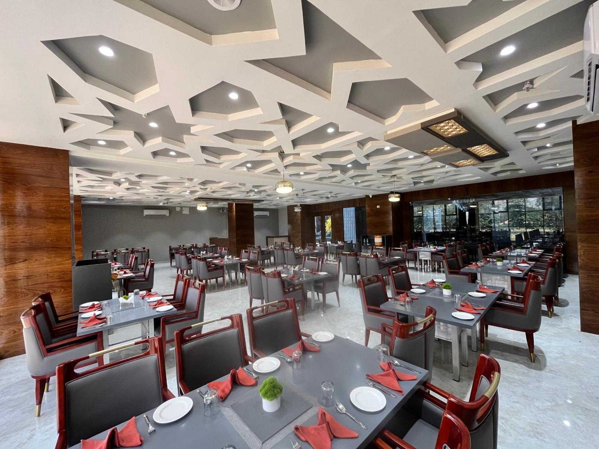 Hotel Vits Satyajeet Karād Zewnętrze zdjęcie