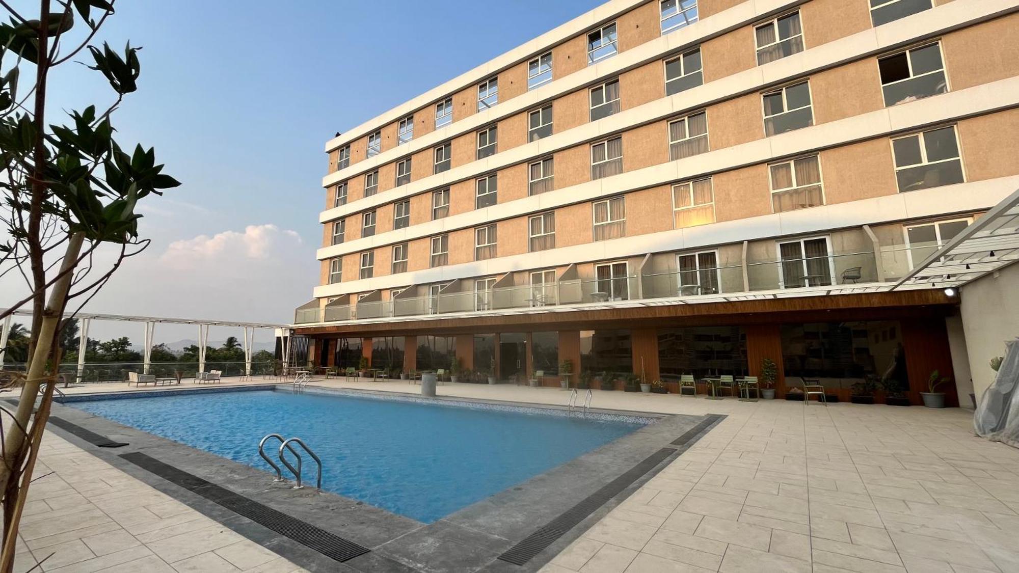 Hotel Vits Satyajeet Karād Zewnętrze zdjęcie