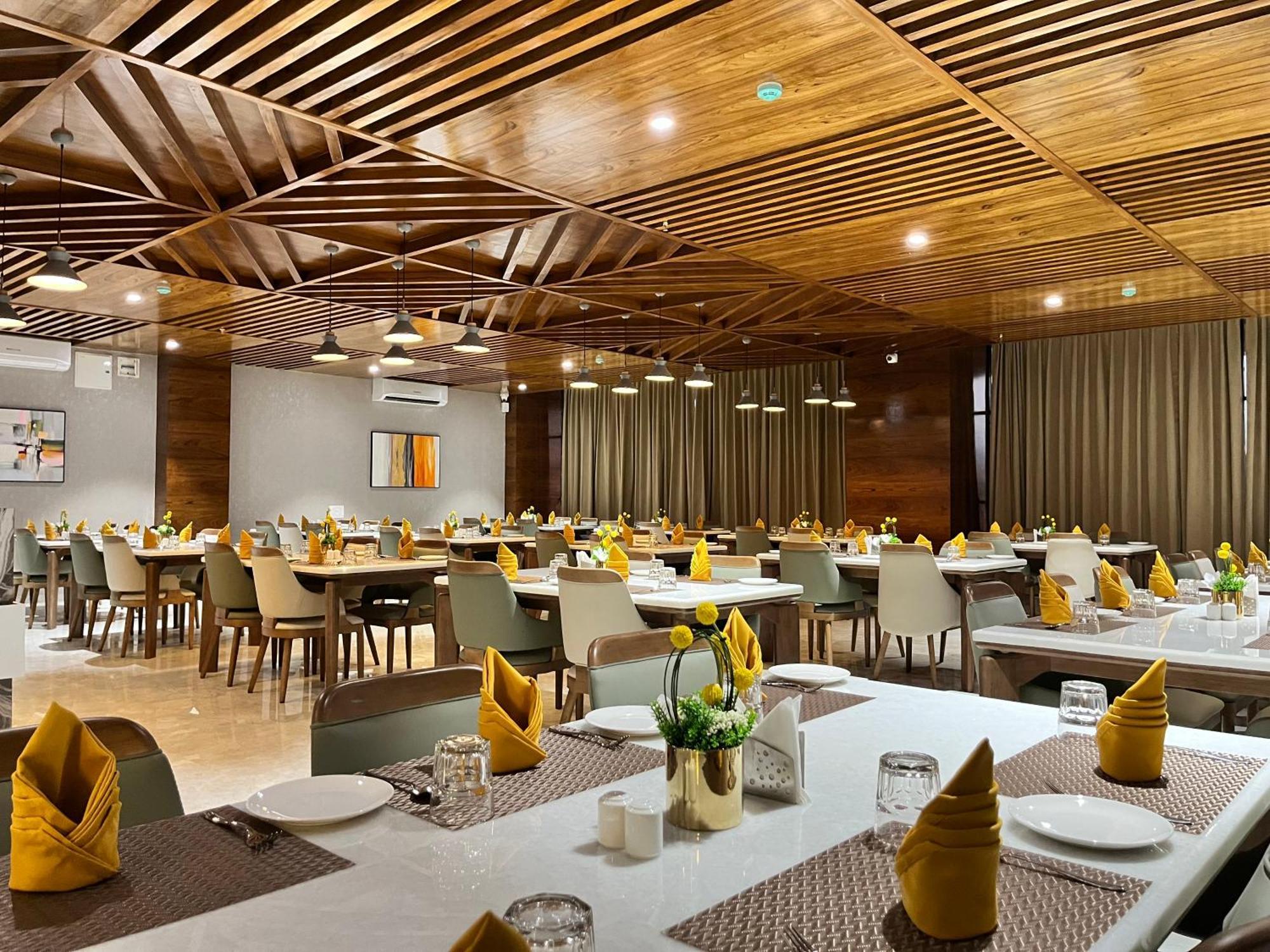 Hotel Vits Satyajeet Karād Zewnętrze zdjęcie