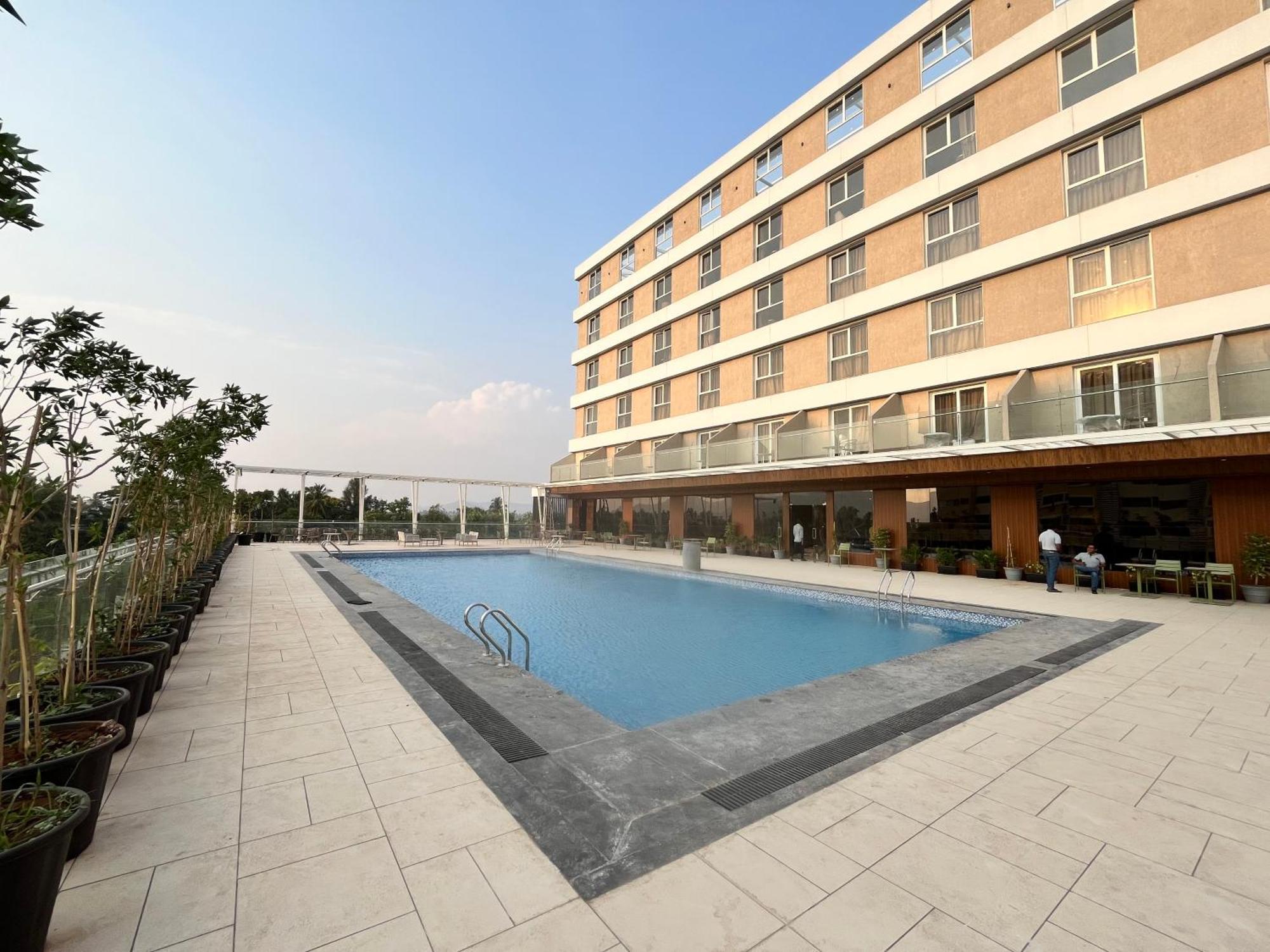 Hotel Vits Satyajeet Karād Zewnętrze zdjęcie