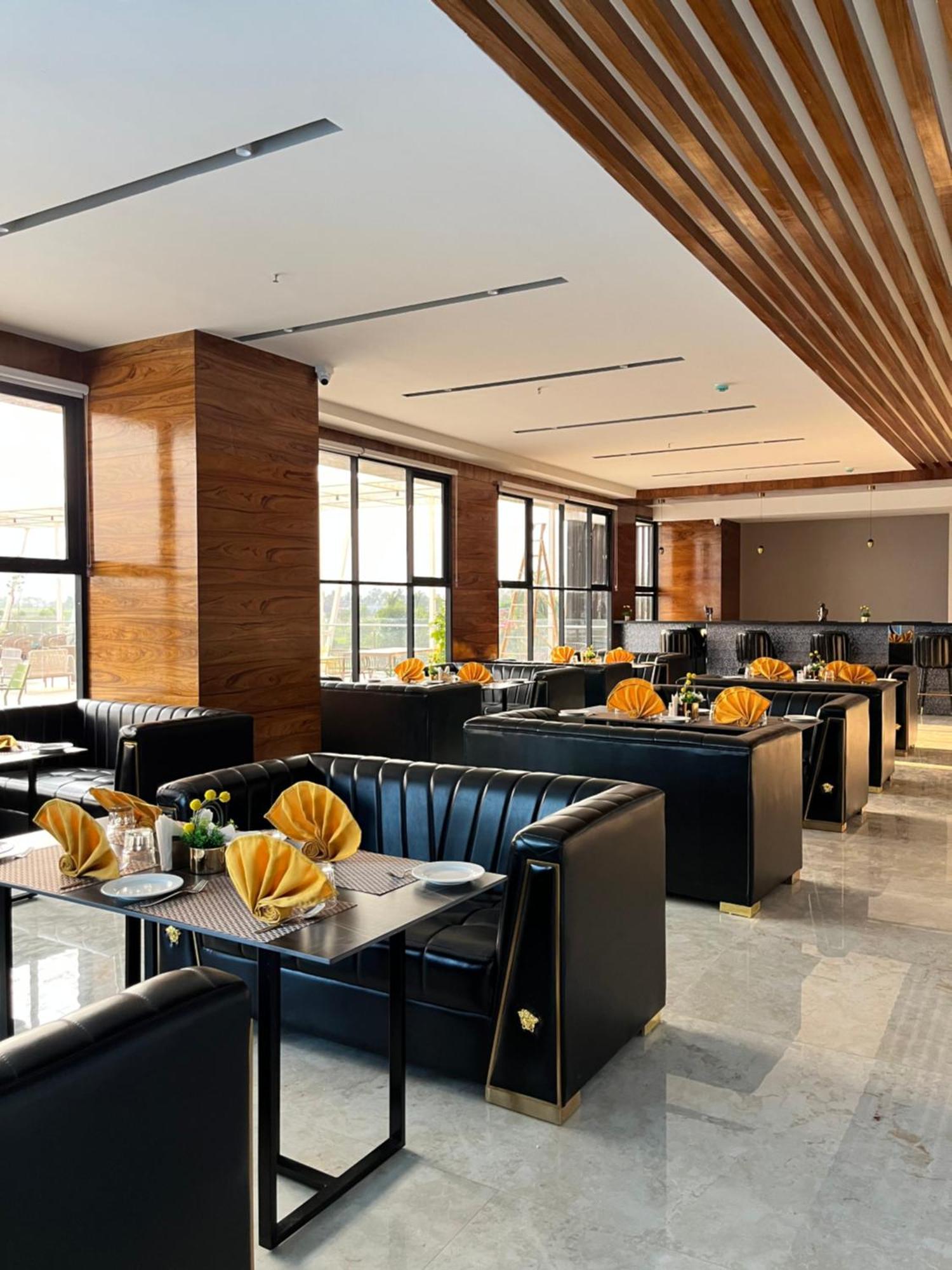 Hotel Vits Satyajeet Karād Zewnętrze zdjęcie