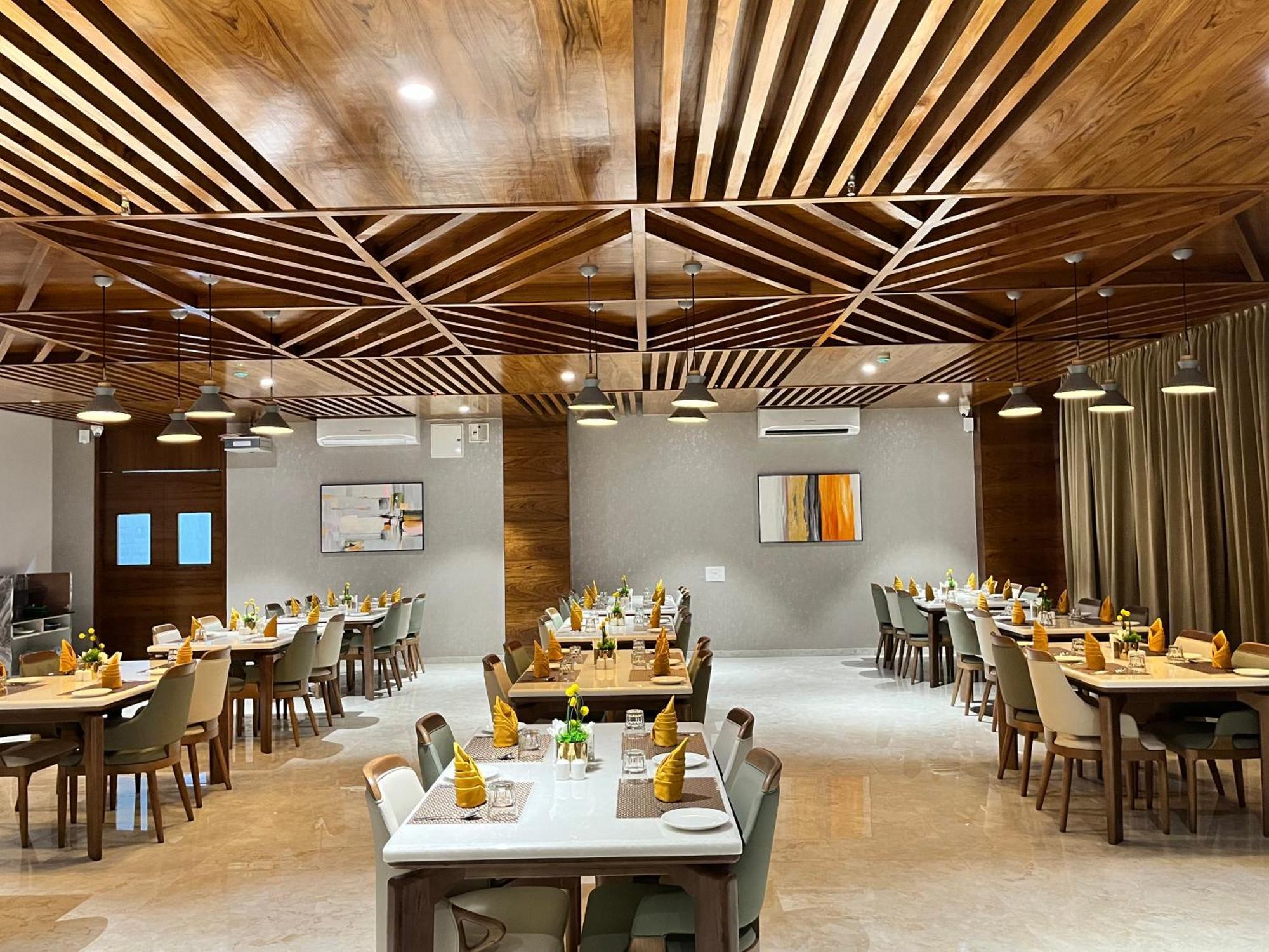 Hotel Vits Satyajeet Karād Zewnętrze zdjęcie